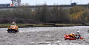 hartlepool_rnli_lifeboats_search_river_tees_for_body3